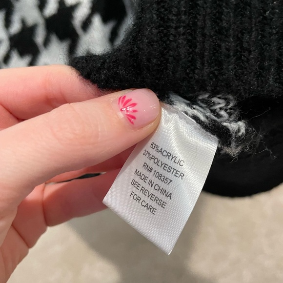 Houndstooth Sweater Vest - Picture 3 of 5